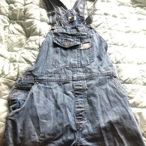 Vintage distressed shorts overalls💙💙